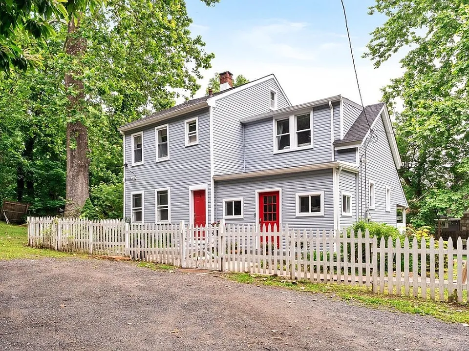 116 School Ln