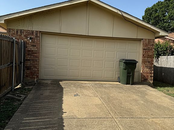 5th image of 825 Stonetrail Dr