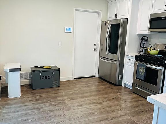 5th image of 5385 Gridley Way