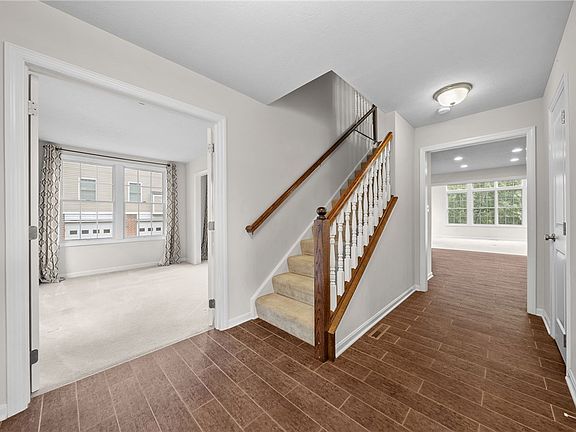 5th image of 317 Providence Dr