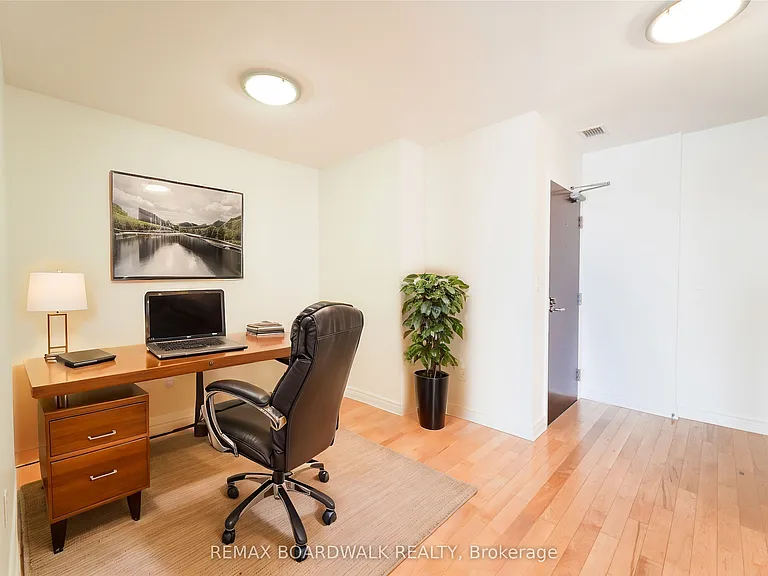 401 Golden Ave #1005 — Photo 4