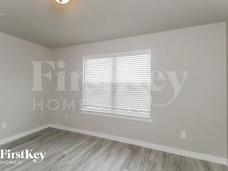 340 Niki Dr — Photo 12