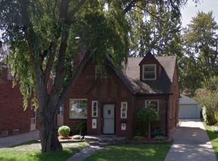 1309 Roslyn Rd, Grosse Pointe Woods, MI 48236