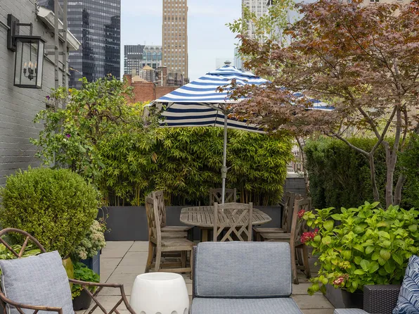 264 Lexington Avenue image 2 of 12