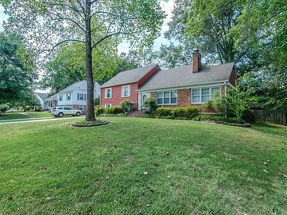 3rd image of 8506 Crown Pl