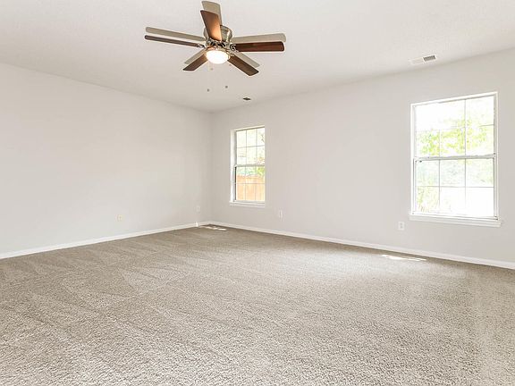 4th image of 1004 Friartuck Trl