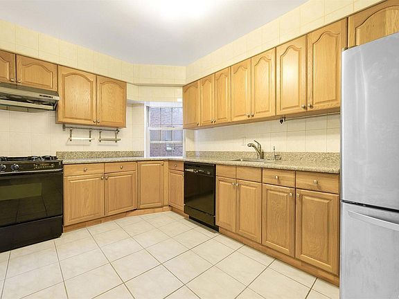5th image of 6393 Woodhaven Blvd Floor 3