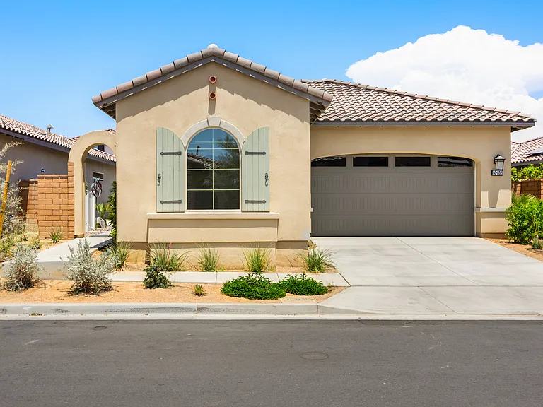 El Encanto features off-street parking for you!