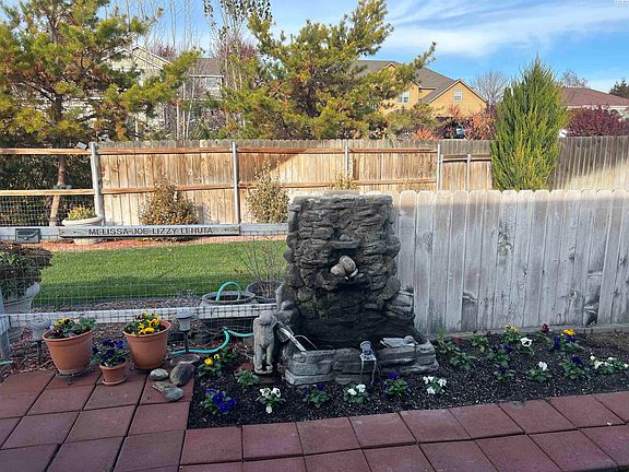 4th image of 144 Erica Dr