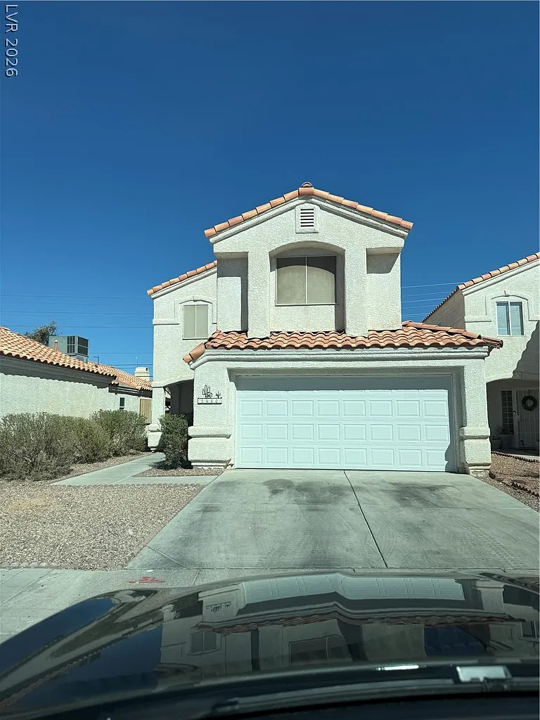 3 bed, 2.5 bath, 1420 sqft, $1,995 — Photo 1