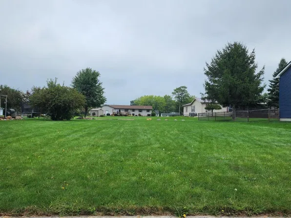 714 Shumaker Dr, Bellevue, OH 44811