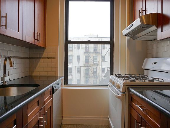 2nd image of 2429 28th St APT 31