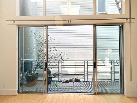 5th image of 1011 23rd St APT 15