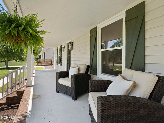 5th image of 9467 Lyn Marie Drive NE