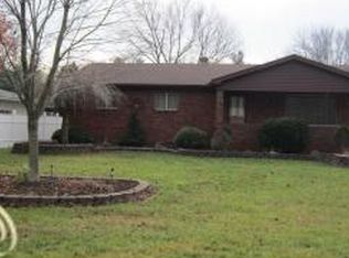 26401 Mary St, Taylor, MI 48180