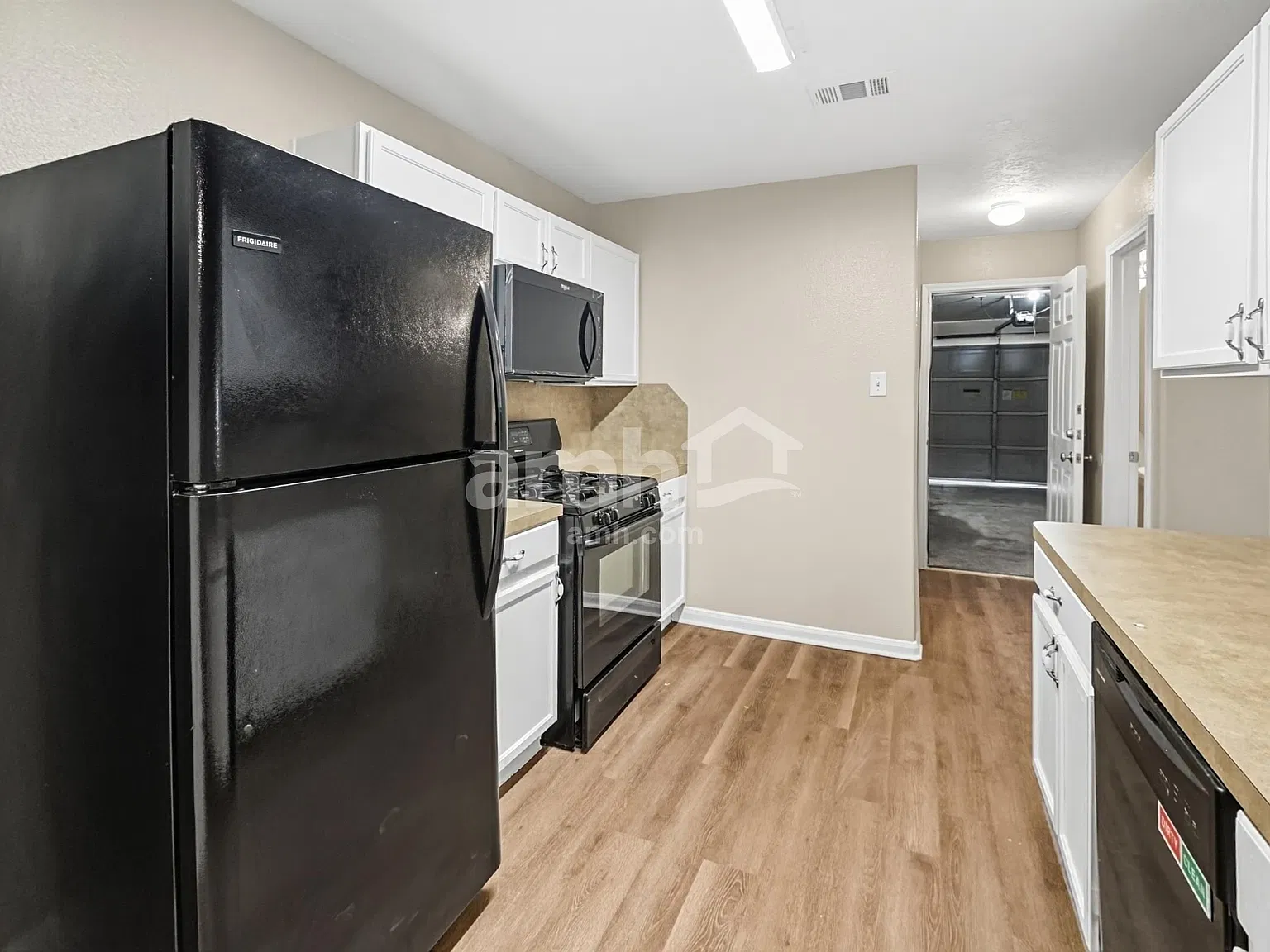 3 bed, 2.5 bath, 1822 sqft, $2,055 — Photo 4
