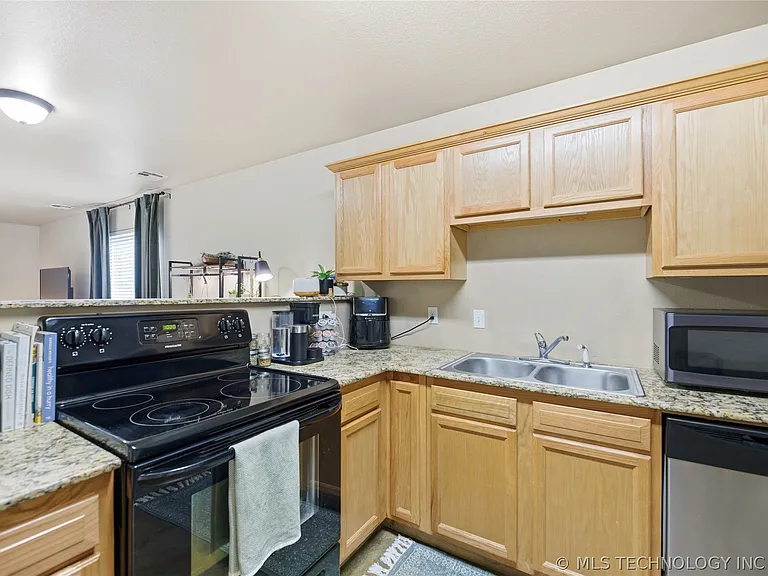 1407 W Haskell St — Photo 10