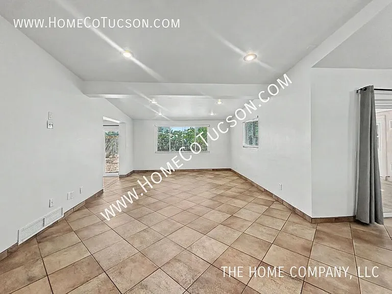 5121 E 6th St — Photo 7