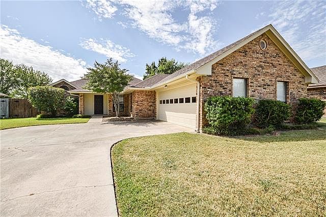 1st image of 7 Chimney Rock Dr