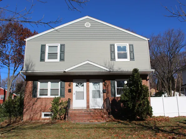 19 East Dr, Paramus, NJ 07652