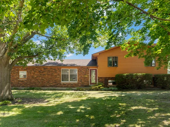640 Fairway Ln, Sycamore, IL 60178