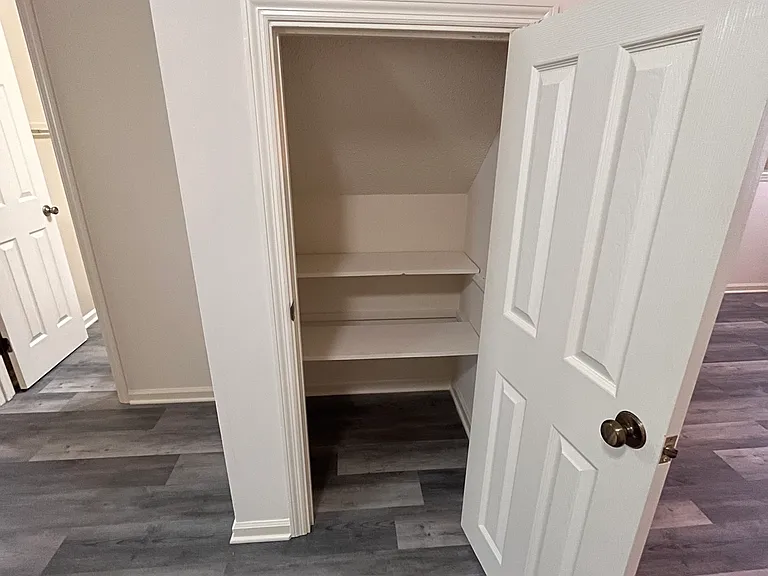 2-bed linen closet
