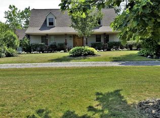 6421 Riddle Rd, Lockport, NY 14094