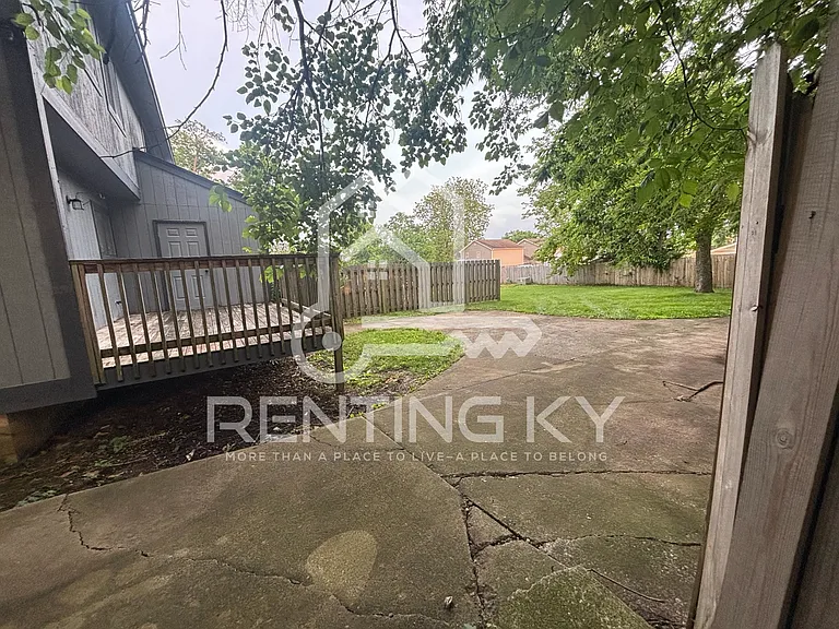 120-122 Nave Pl — Photo 4