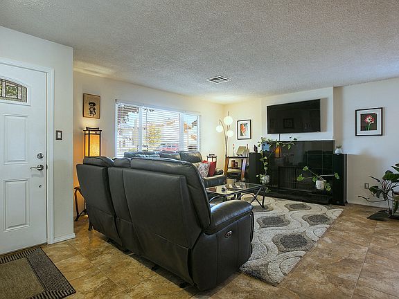 4th image of 6840 Vivian Dr NE