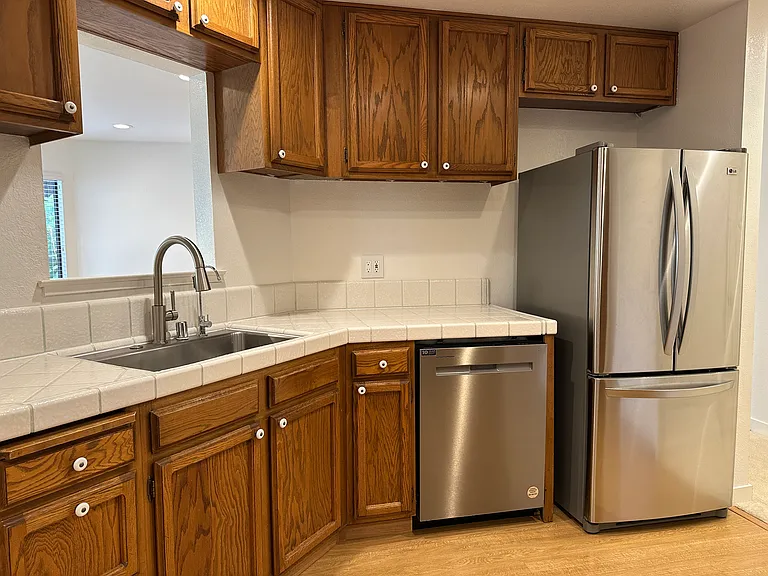 248 Walker Dr #5 — Photo 2