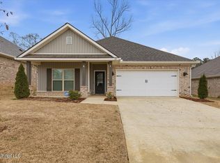 211 Serenity Lake Dr, Pearl, MS 39208