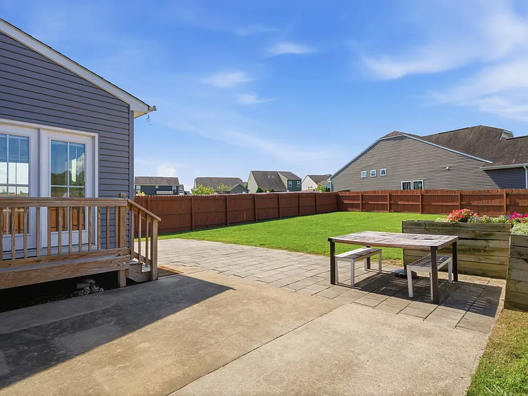 1568 Brockton Ln — Photo 35
