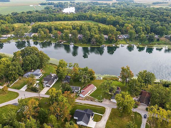3rd image of 5877 S Woodstrail Dr