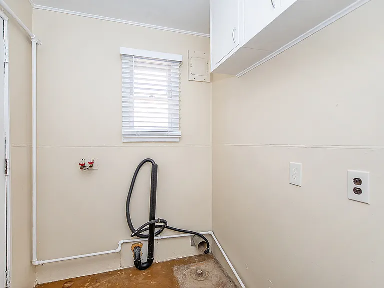 2465 S 7th Ave — Photo 13