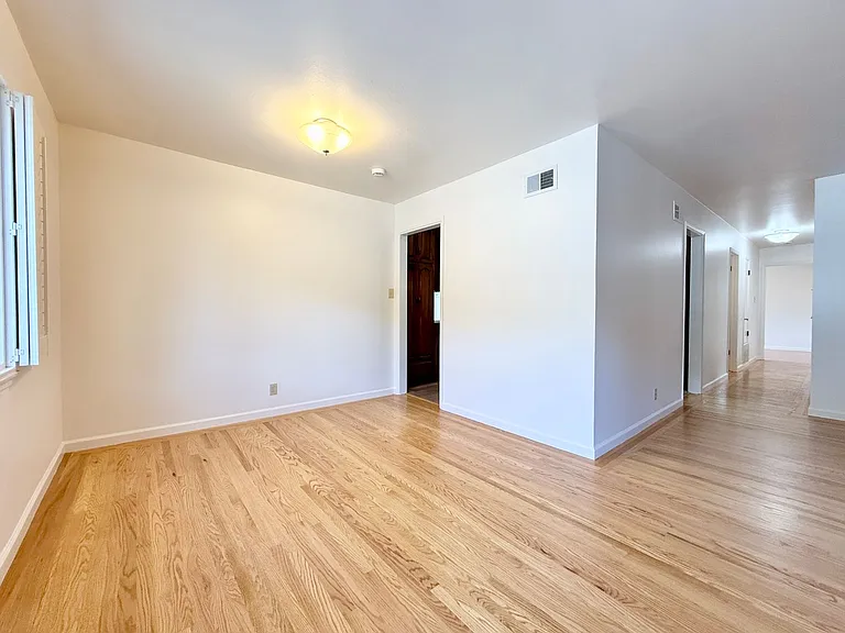 420 Madison Ave — Photo 8
