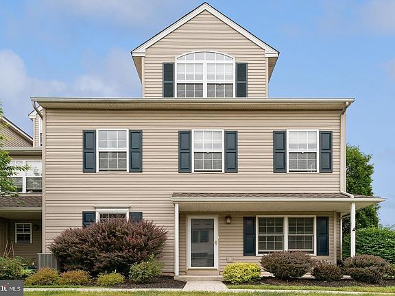 2nd image of 5103 Drawbridge Ct