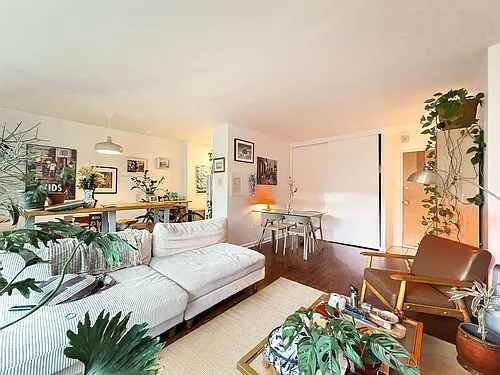 2101 Chestnut St #417 Photo 1