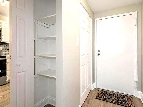 4th image of 619 Center St APT T2
