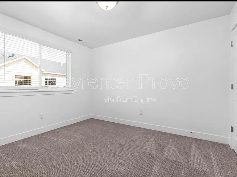 909 N 1300 E — Photo 8