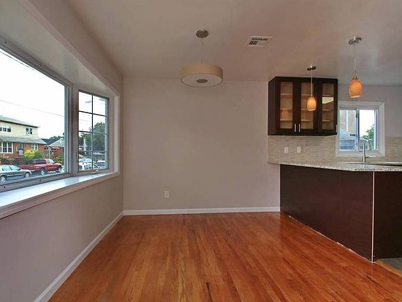 3rd image of 289 Clendenny Ave