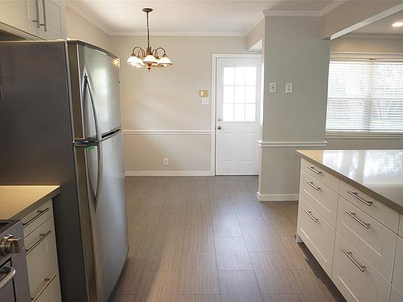4th image of 4018 Newshire Dr