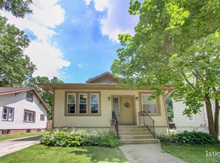 937 Cedar Ave, Elgin, IL 60120