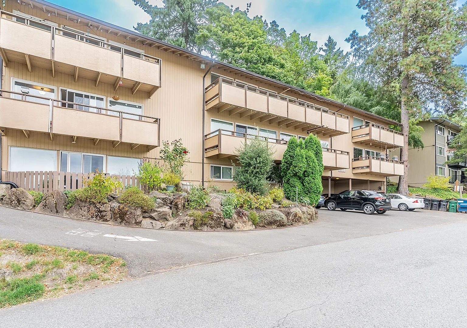 Mercer Park Apartments — Photo 1