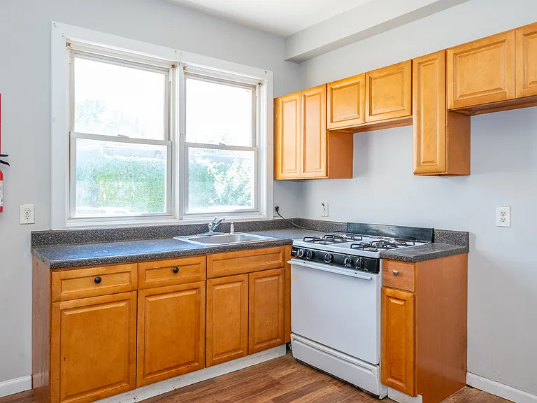 162 E Main St #1 — Photo 8