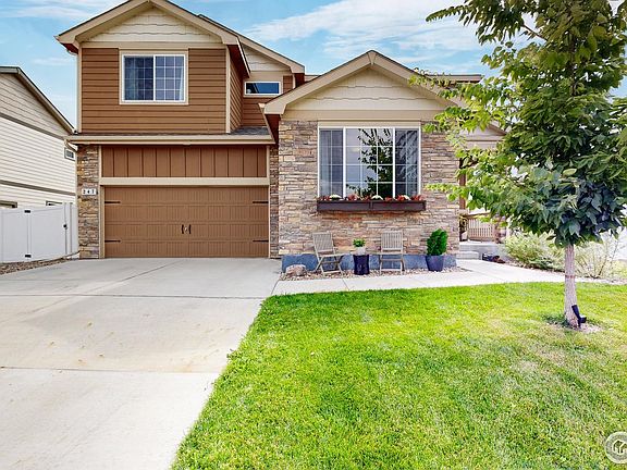 4th image of 247 Castle Dr