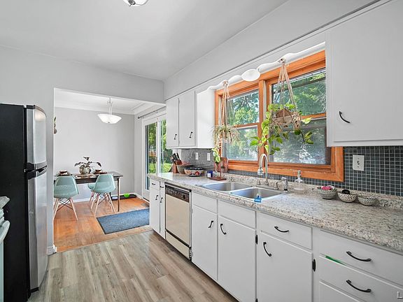2nd image of 527 Company St
