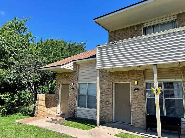 402 Summer Ct #1A — Photo 1