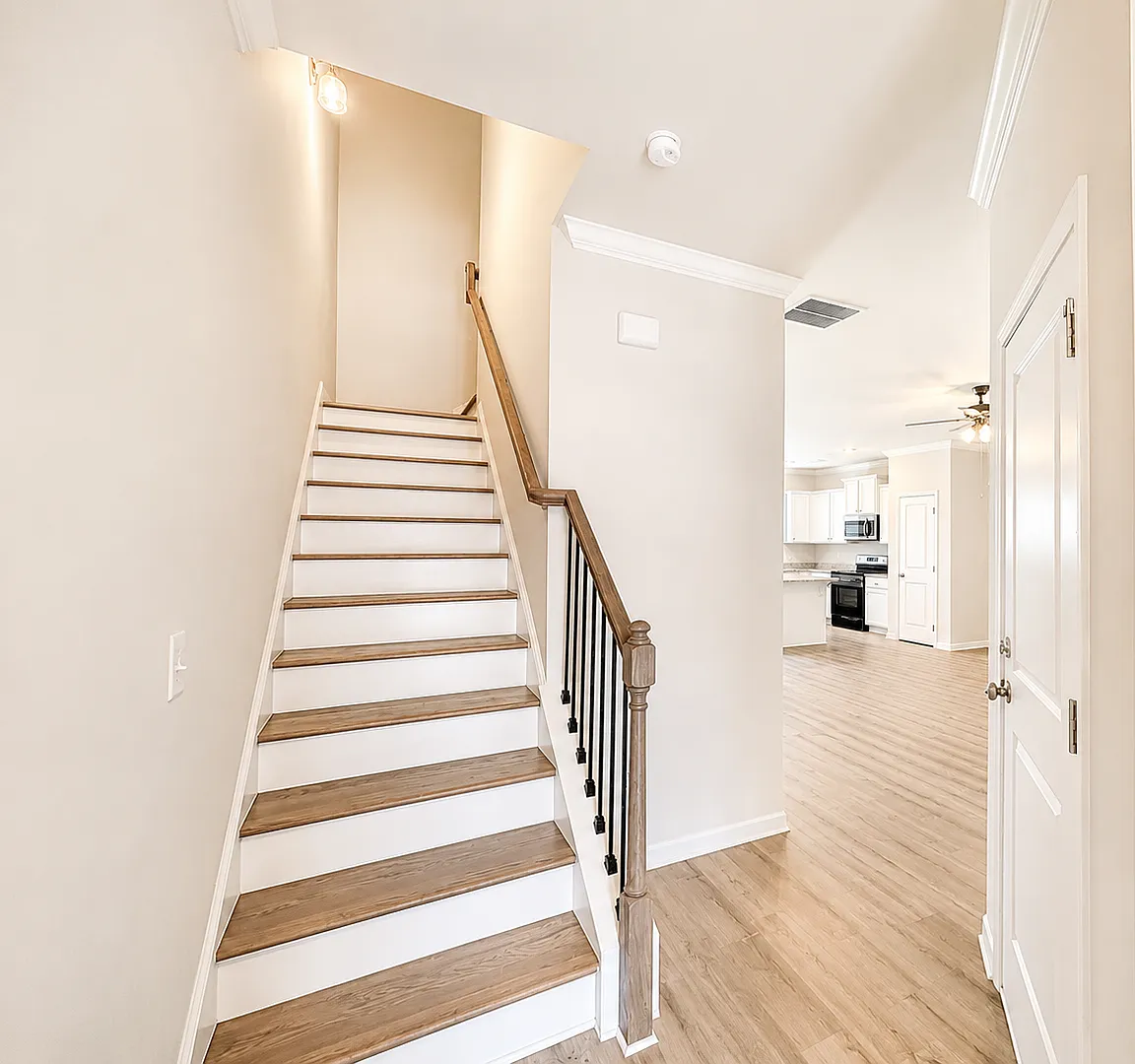 Discover modern living in the heart of Cornelia! — Photo 3