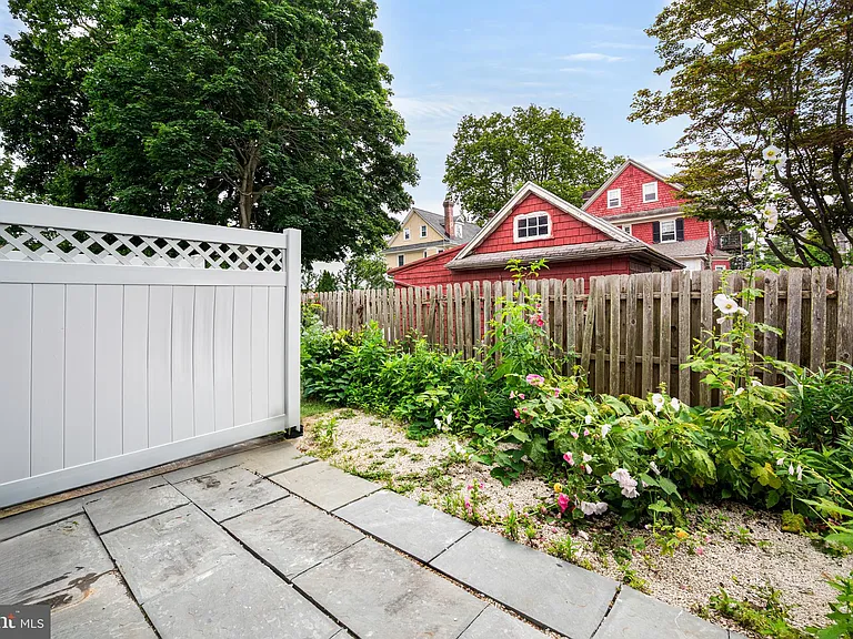 15 Llanfair Rd #D — Photo 29