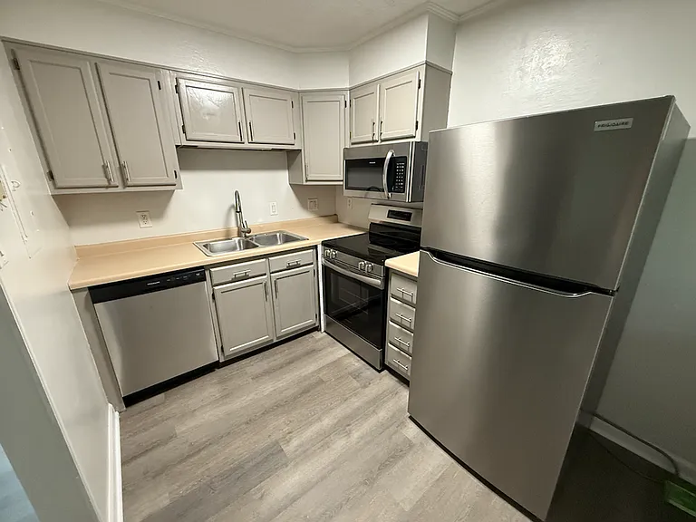 2718 Painter Ave — Photo 4